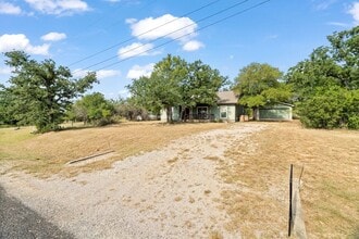 102 Ashlee Ln in Johnson City, TX - Building Photo - Building Photo