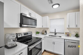 966 22nd Ave S in St. Petersburg, FL - Foto de edificio - Building Photo