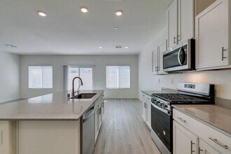 4711 Arctic Clfs Ave in Las Vegas, NV - Building Photo - Building Photo