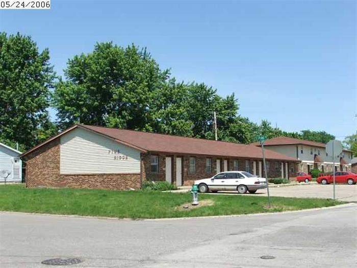 1517 W Elm St in Taylorville, IL - Building Photo