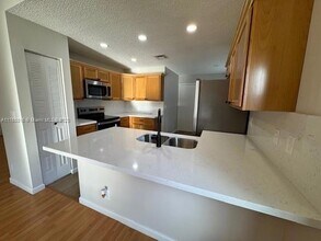 9317 Arborwood Cir, Unit 1821 Fruitvale Ave#3 in Davie, FL - Building Photo - Building Photo