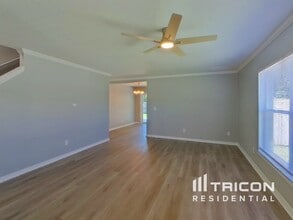 1648 Harbor Oaks Dr in Tarpon Springs, FL - Building Photo - Building Photo