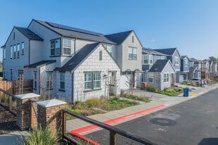 Oak Park of Pleasant Hill in Pleasant Hill, CA - Building Photo