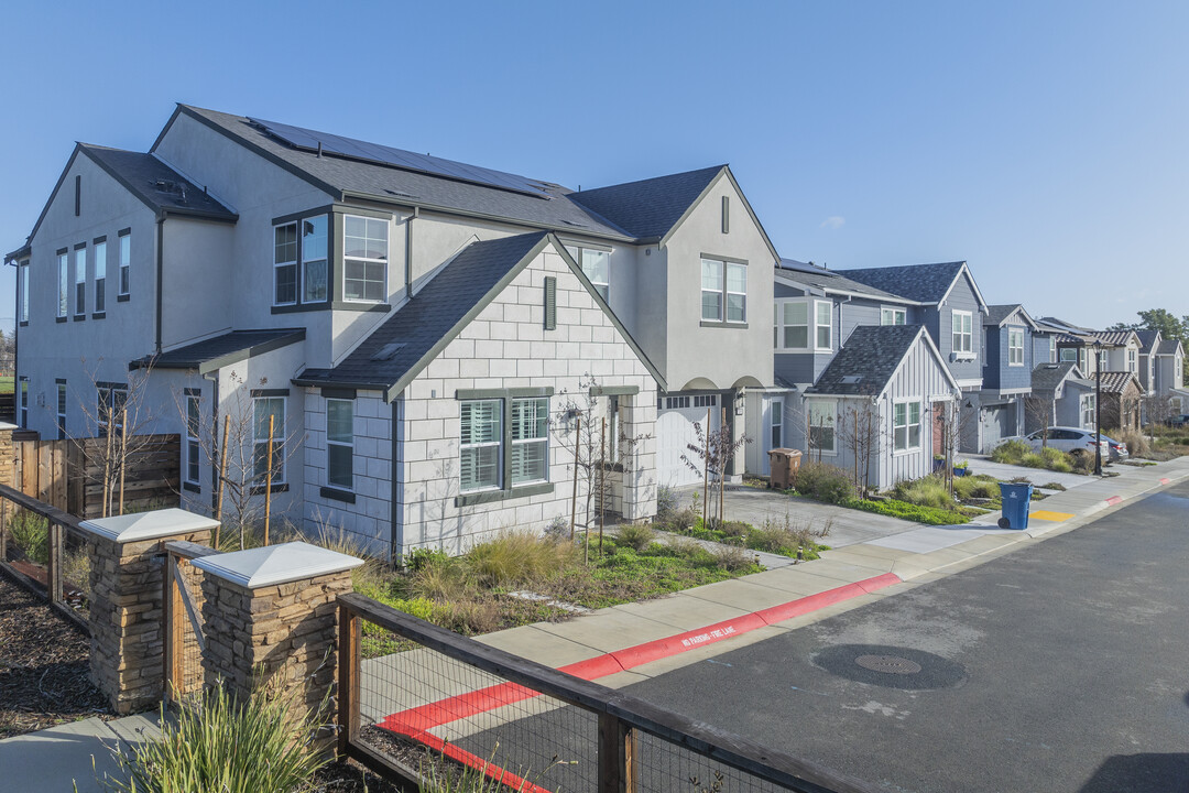 Oak Park of Pleasant Hill in Pleasant Hill, CA - Building Photo