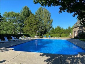 101 Legend Hill Rd in Madison, CT - Foto de edificio - Building Photo
