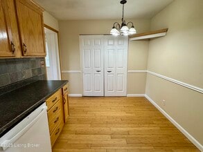 6910 Village Green Blvd in Pewee Valley, KY - Building Photo - Building Photo