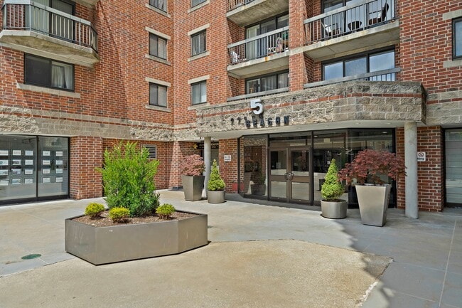 15 North Beacon St, Unit 212 in Boston, MA - Building Photo - Building Photo