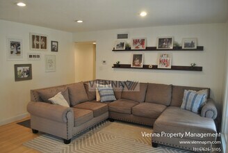 2913 Kerria Way in Sacramento, CA - Building Photo - Building Photo