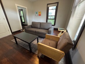405 Carrier St NE in Grand Rapids, MI - Building Photo - Building Photo