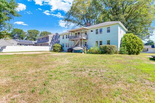5 Oak St, Unit 5B Oak in Branford, CT - Building Photo