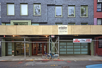 175 Sullivan St in New York, NY - Building Photo - Building Photo