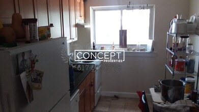 63 Selkirk Rd, Unit 4 in Boston, MA - Foto de edificio - Building Photo