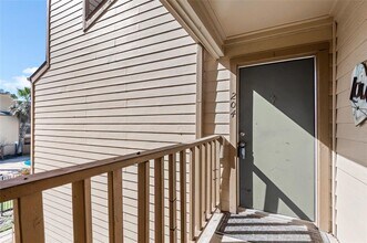 16111 Aspenglenn Dr-Unit -204 in Houston, TX - Building Photo - Building Photo