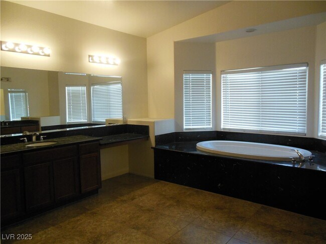 8118 Minots Ledge Ave in Las Vegas, NV - Building Photo - Building Photo