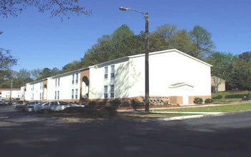 2600 Old Hapeville Rd in Atlanta, GA - Foto de edificio - Building Photo