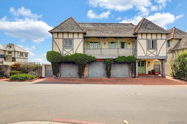 2022 S Coast Hwy in Oceanside, CA - Building Photo - Building Photo