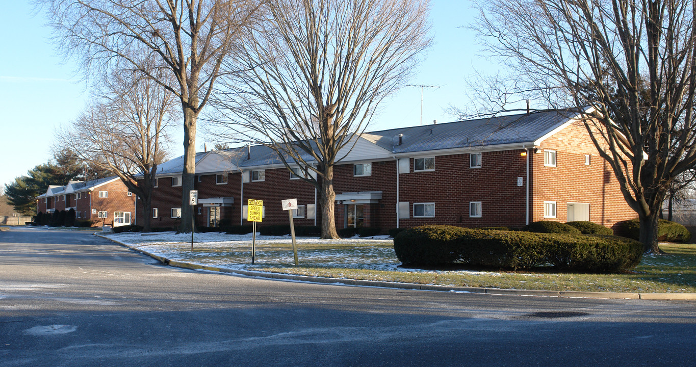 Townhouse Gardens in Hightstown, NJ - Building Photo