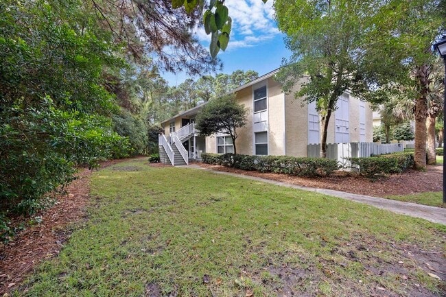 341 W Coleman Blvd in Mount Pleasant, SC - Foto de edificio - Building Photo
