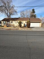 1039 SW Cascade Ave in Redmond, OR - Building Photo