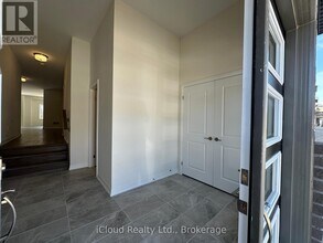 77 Mckernan Ave. in Brantford, ON - Building Photo - Building Photo