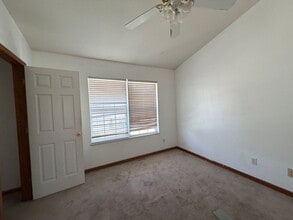 176 Jennifer Ct in Chatham, IL - Building Photo - Building Photo