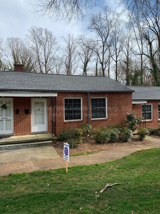 2636 Greenbrier Rd in Winston-Salem, NC - Building Photo