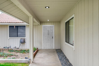 75 McKelvy Ave in Clovis, CA - Building Photo - Building Photo