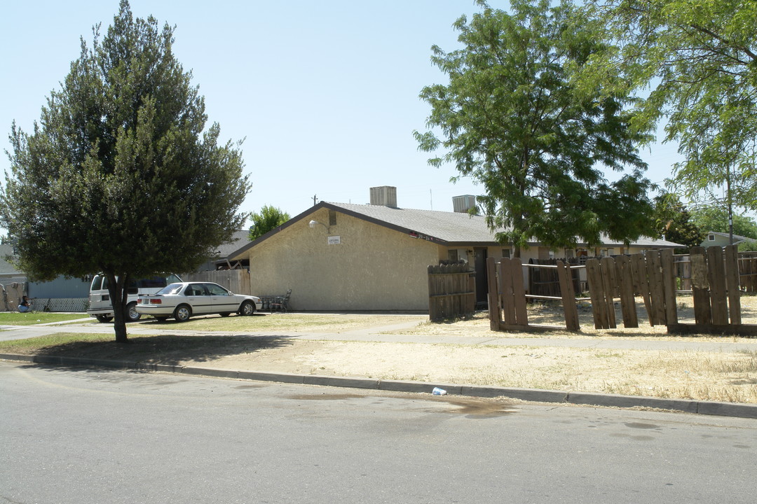 20 E 12th St in Merced, CA - Foto de edificio