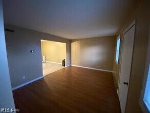 31 S State St in Frazeysburg, OH - Building Photo - Building Photo