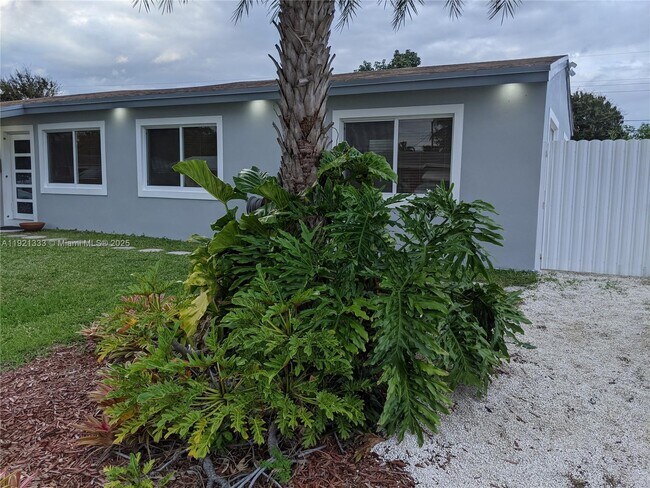 6991 Coolidge St in Hollywood, FL - Building Photo - Building Photo