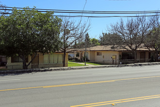 931-943 W 9th Ave in Escondido, CA - Building Photo - Building Photo