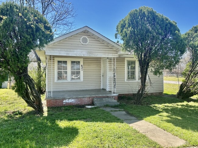 property at 631 W 19th