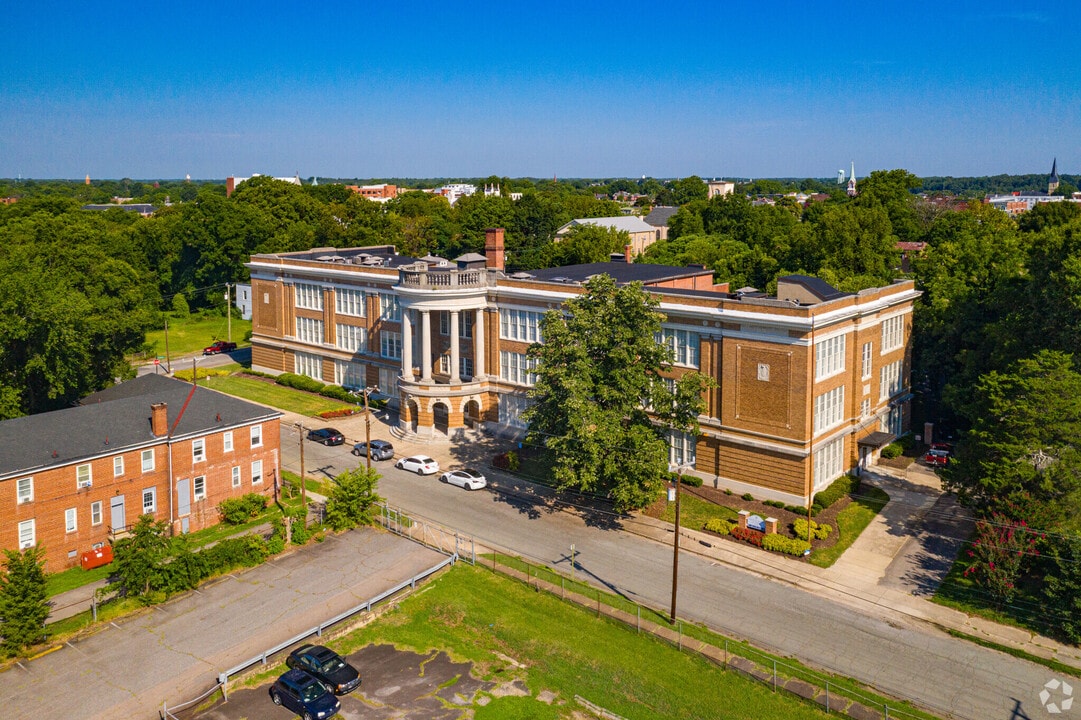 Elora Gardens at Petersburg in Petersburg, VA - Building Photo