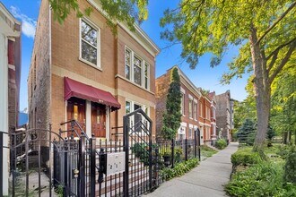 911 N Fairfield Ave, Unit 2 in Chicago, IL - Building Photo - Building Photo