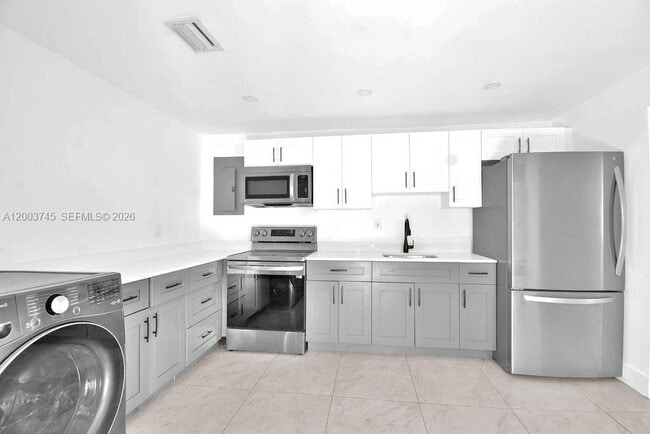 1102 NW 103rd St in Miami, FL - Building Photo - Building Photo