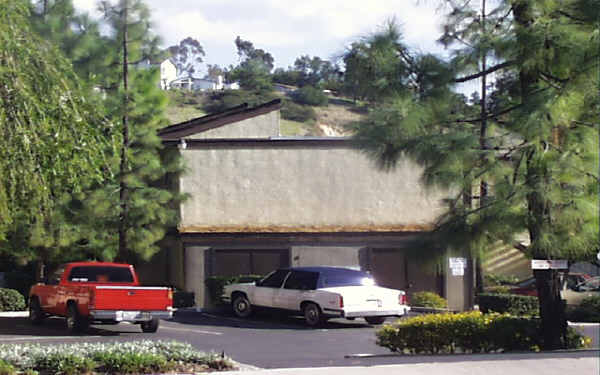 Chateau Shasta in La Mesa, CA - Building Photo - Building Photo