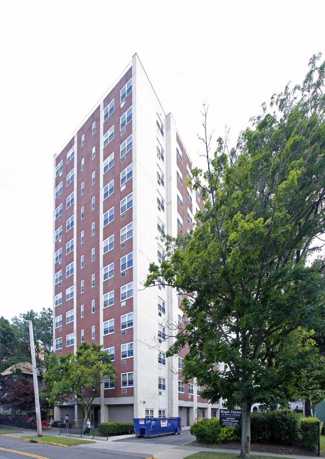 Maple Center in New Rochelle, NY - Foto de edificio - Building Photo