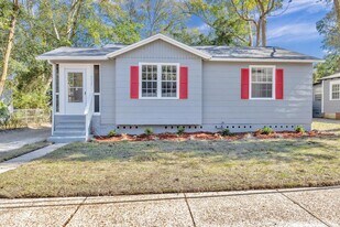 8025 Paul Jones Dr in Jacksonville, FL - Building Photo