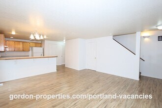 5250 SE 73rd Ave in Portland, OR - Building Photo - Building Photo