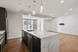 54 Pleasant St in Boston, MA - Building Photo - Building Photo
