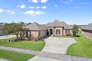 16923 Bradford Ave in Central, LA - Building Photo