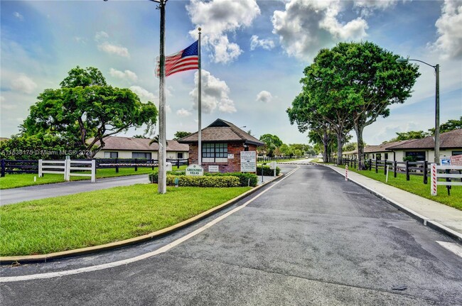 10059 Eaglewood Rd in Boynton Beach, FL - Building Photo - Building Photo