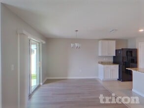 2007 12th St SE in Ruskin, FL - Foto de edificio - Building Photo