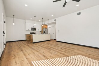 3820 E Fort Lowell Rd in Tucson, AZ - Foto de edificio - Building Photo