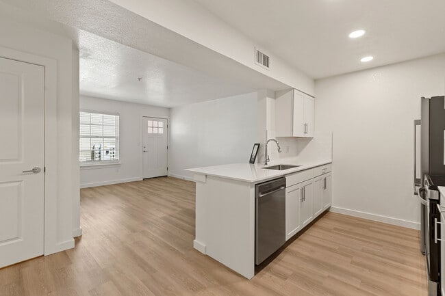 Pointe at North Penn in Edmond, OK - Foto de edificio - Building Photo