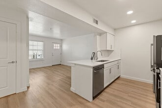 Pointe at North Penn in Edmond, OK - Foto de edificio - Building Photo