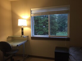 2407 SW Roxbury St in Seattle, WA - Building Photo