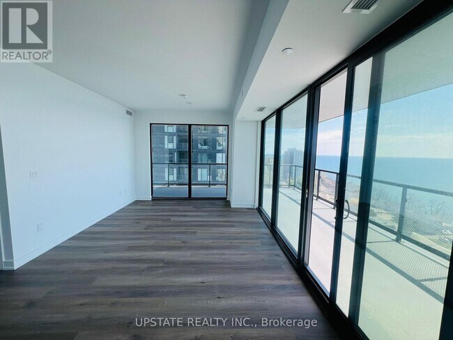 2075 Lakeshore Rd. in Burlington, ON - Building Photo - Building Photo