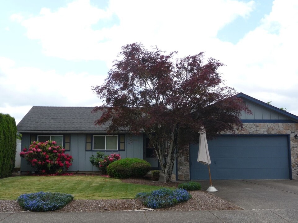 1088 Juniper St N in Keizer, OR - Building Photo