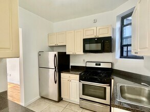414 E 83rd St in New York, NY - Building Photo - Building Photo